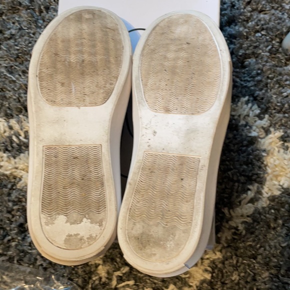 Woman - Picture 6 of 6